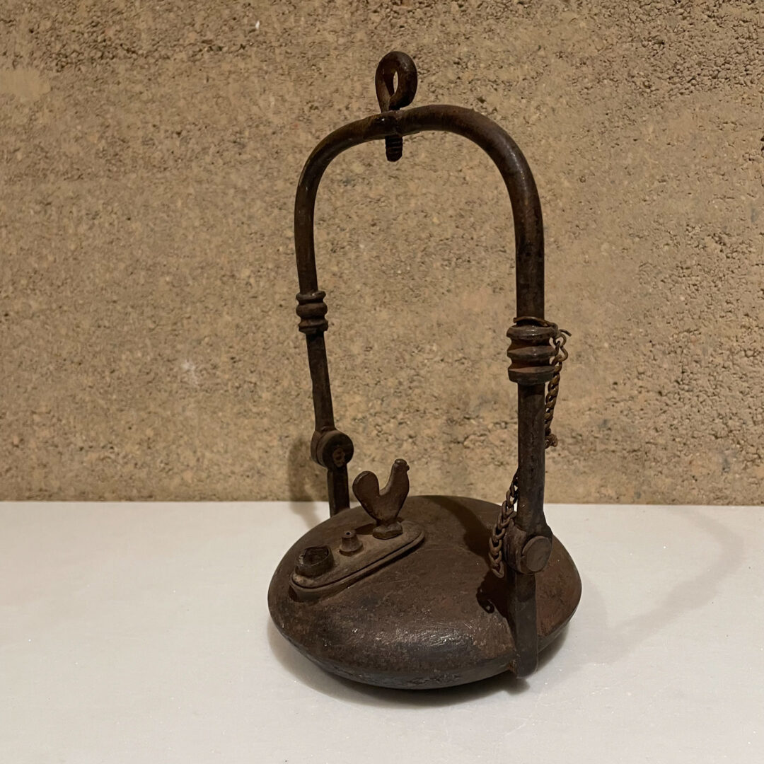 https://ambianic.com/wp-content/uploads/2023/06/French-Cast-Iron-Oil-Lamp-France-Louis-XIV-1800s-Betty-Rooster-547310-2524972.jpg