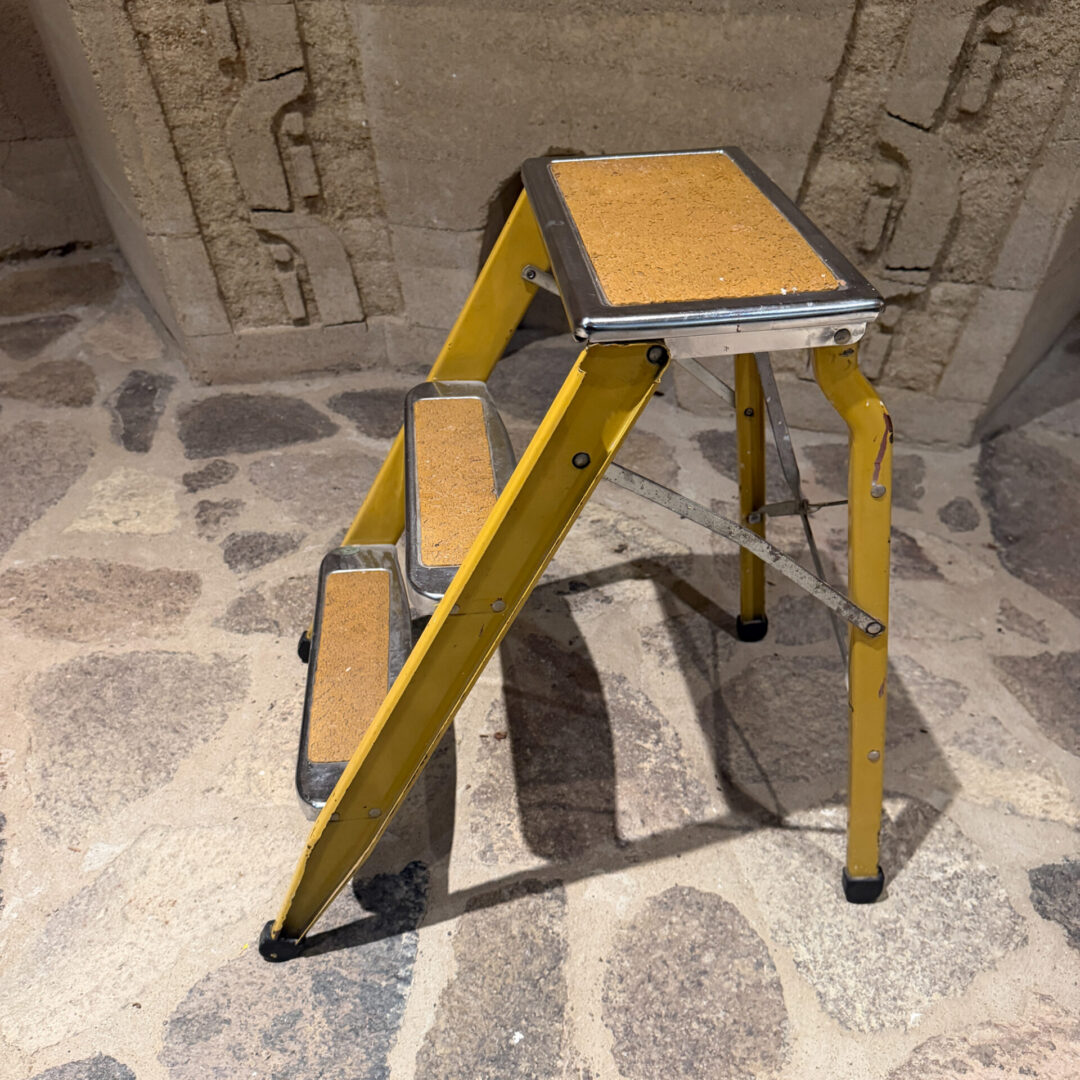 Folding-Step-Stool-Ladder-06-26-RR (2 of 11)
