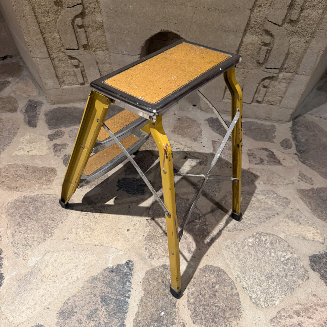 Folding-Step-Stool-Ladder-06-26-RR (3 of 11)