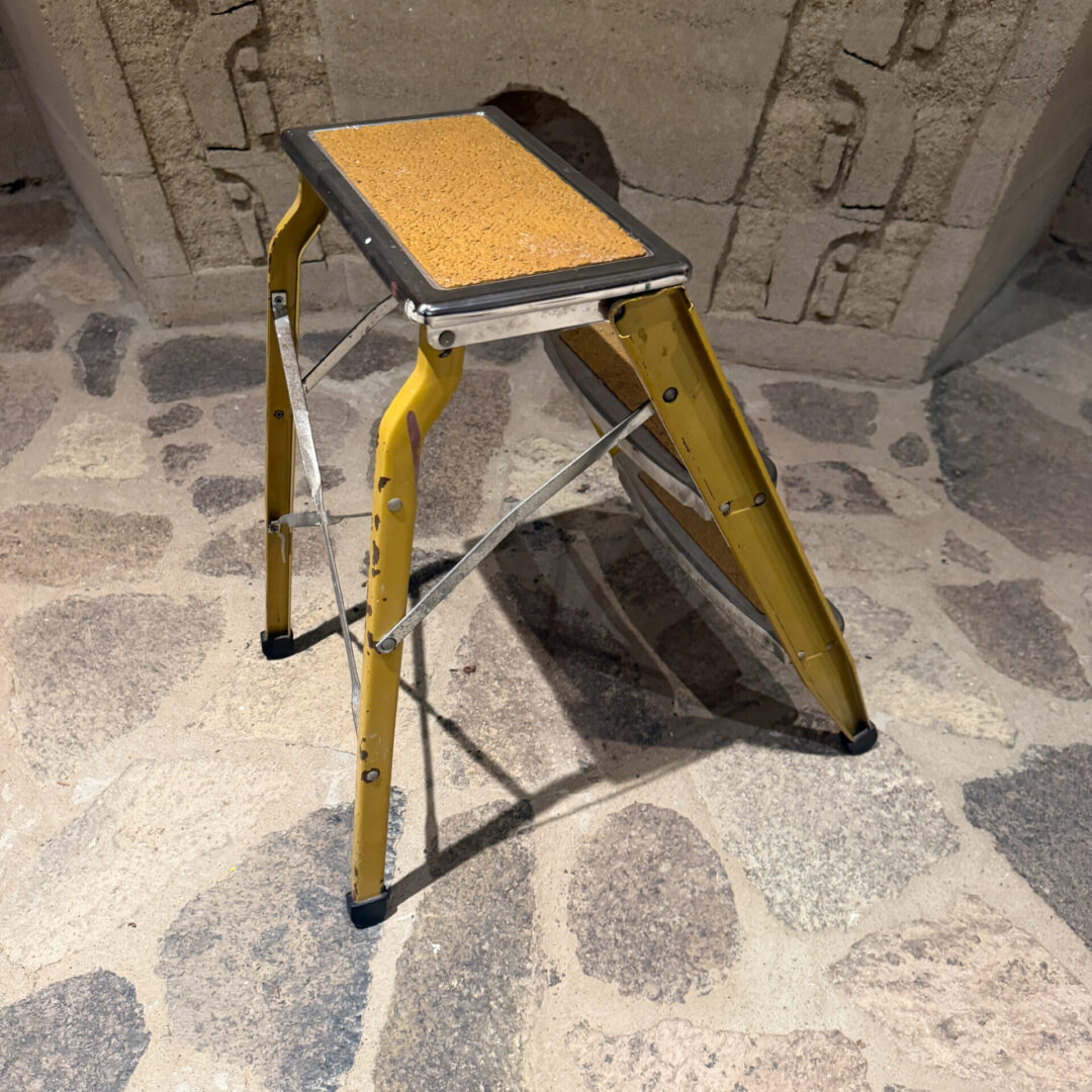 Folding-Step-Stool-Ladder-06-26-RR (5 of 11)