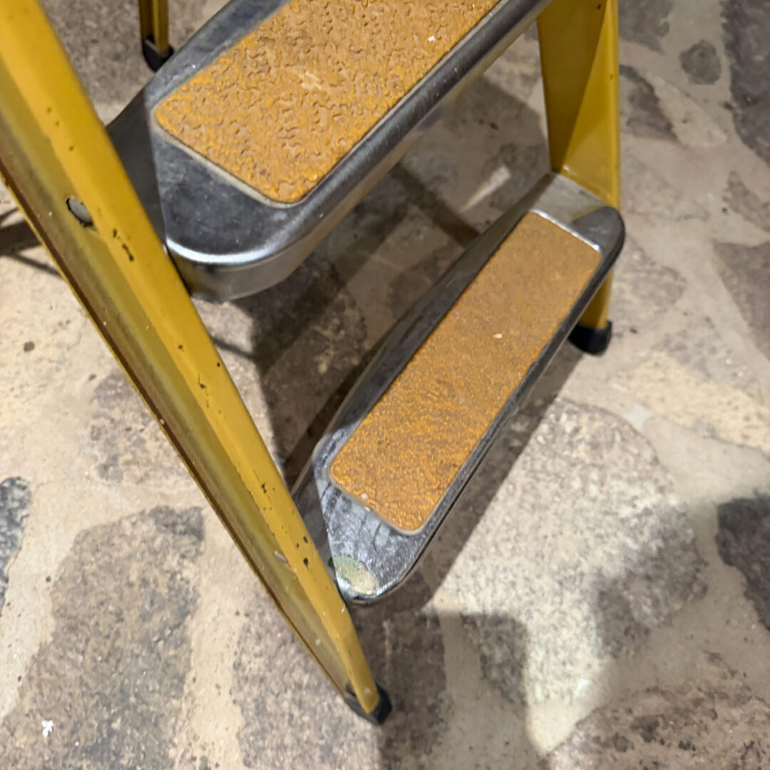 Folding-Step-Stool-Ladder-06-26-RR (9 of 11)