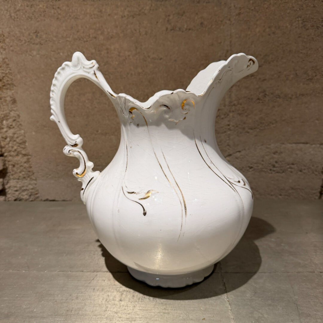 Francaise-La-Porcelain-Water-Pitcher-07-26-RR (4 of 13)