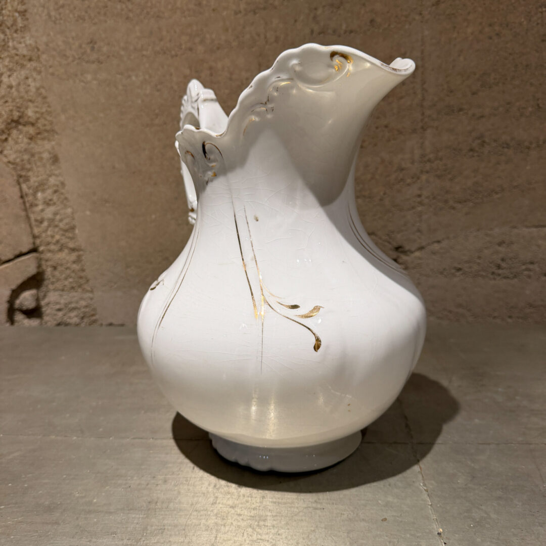 Francaise-La-Porcelain-Water-Pitcher-07-26-RR (5 of 13)