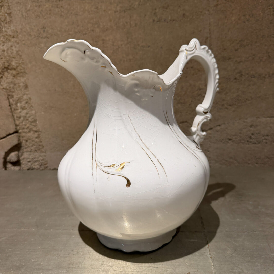Francaise-La-Porcelain-Water-Pitcher-07-26-RR (7 of 13)